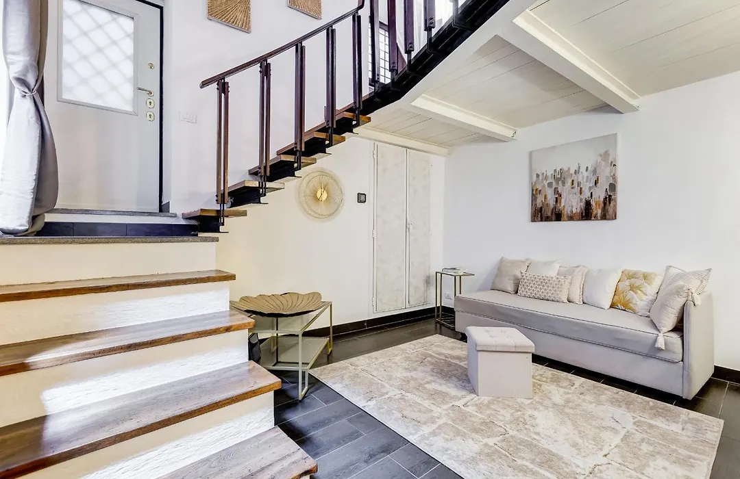 Trastevere Piazza Trilussa Royal Orchid Apartment-1