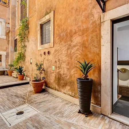 Trastevere Piazza Trilussa Royal Orchid Apartment-3